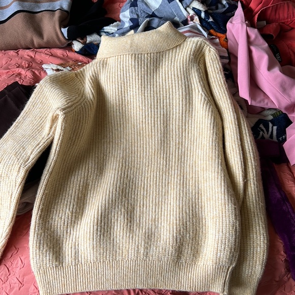 Yellow Button Up ☀️ - Picture 3 of 3